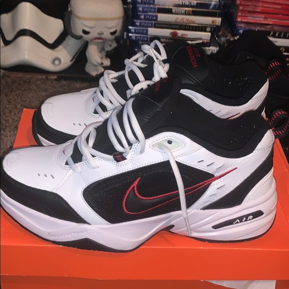 Nike monarch